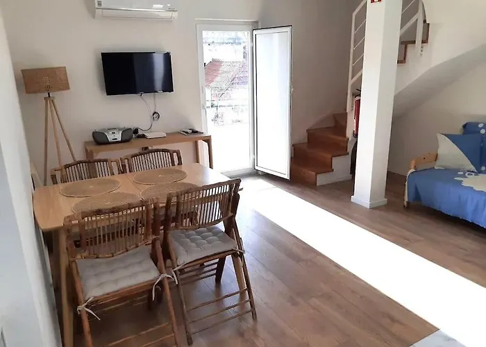 River & Beach Apartment Near Lisbon